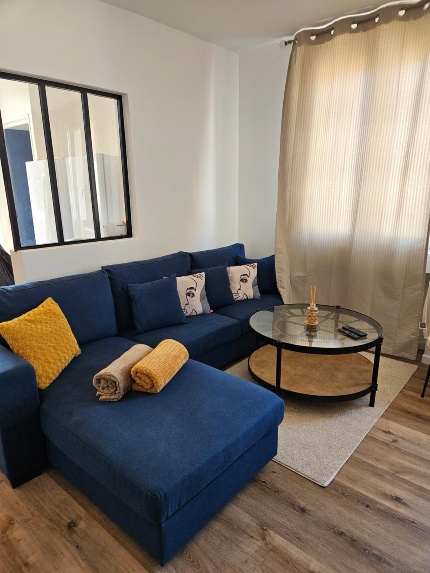 Maison Spacieuse Privatisee Ou A La Chambre - Places De Parking Saint-Michel  Dış mekan fotoğraf