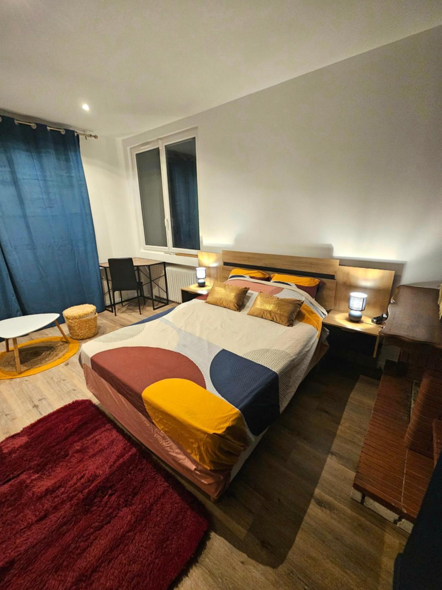 Maison Spacieuse Privatisee Ou A La Chambre - Places De Parking Saint-Michel  Dış mekan fotoğraf