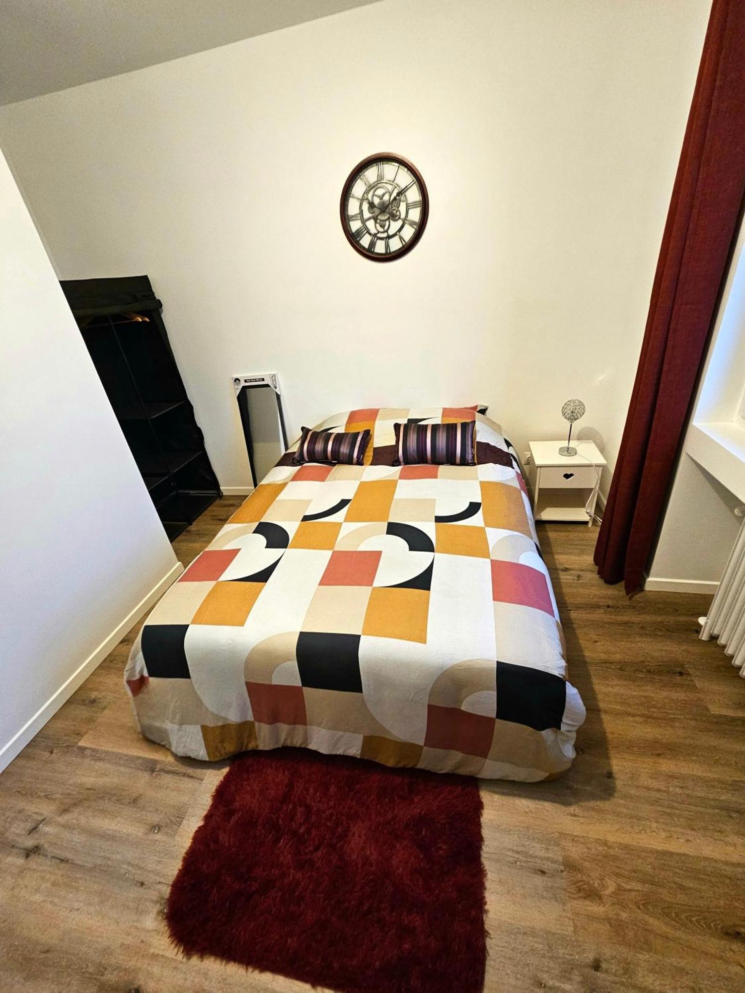 Maison Spacieuse Privatisee Ou A La Chambre - Places De Parking Saint-Michel  Dış mekan fotoğraf