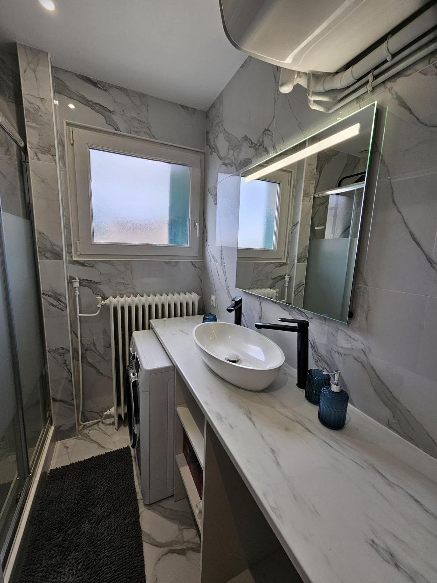 Maison Spacieuse Privatisee Ou A La Chambre - Places De Parking Saint-Michel  Dış mekan fotoğraf